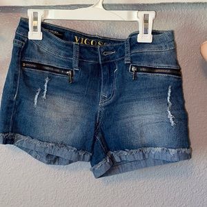 Cute denim shorts never worn!